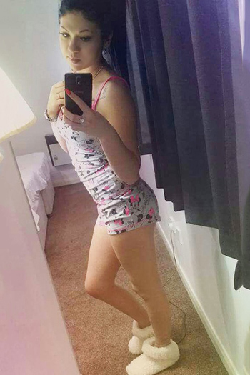 Unverdorbenes Teen Girl Polly arbeitet als Escort bei der Berliner Agentur Unverdorbenes Teen Girl Polly arbeitet als Escort bei der Berliner Agentur