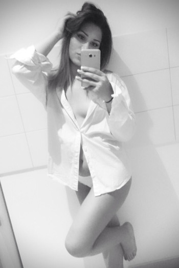 Adella Bisexuelles Teen Girl für Doktorspiele bestellen im Erotikportal Escort Berlin Adella Bisexuelles Teen Girl für Doktorspiele bestellen im Erotikportal Escort Berlin