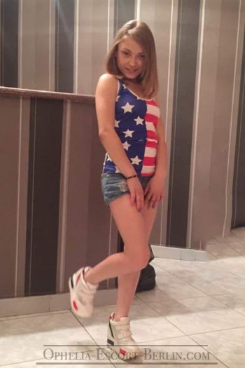 Nikole New Young Girl In The Escort Scene Is Looking For A Man For Sex Nikole New Young Girl In The Escort Scene Is Looking For A Man For Sex