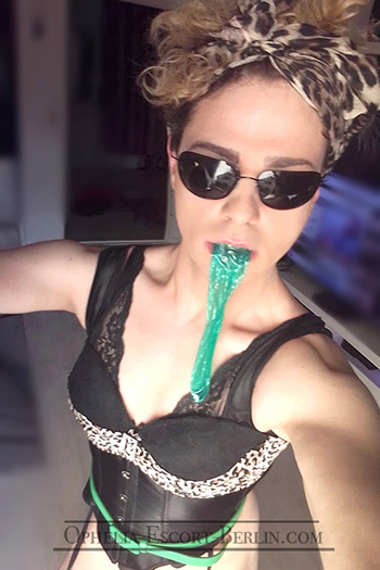 Trans Mira Shemale Berlin Sex mit Penis TS TV Haus Hotel bestellen Trans Mira Shemale Berlin Sex mit Penis TS TV Haus Hotel bestellen